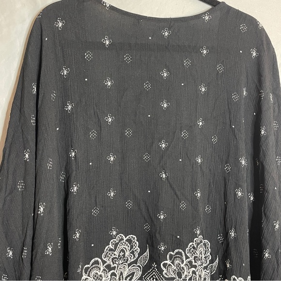 Black and White Cardigan - Picture 8 of 8